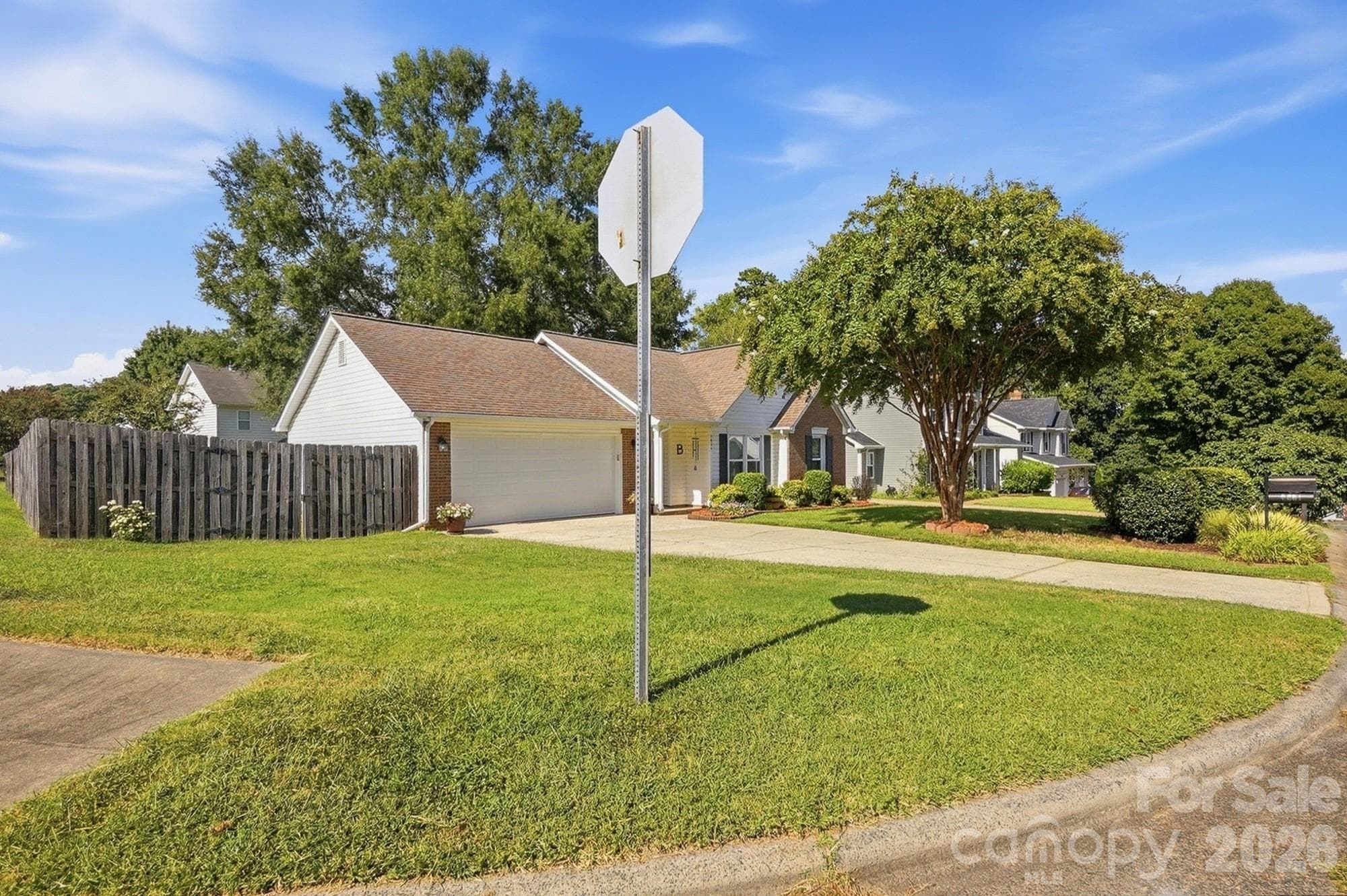 Single Family Residence at 7601 Gillman Court, Charlotte, photo 4 of 36