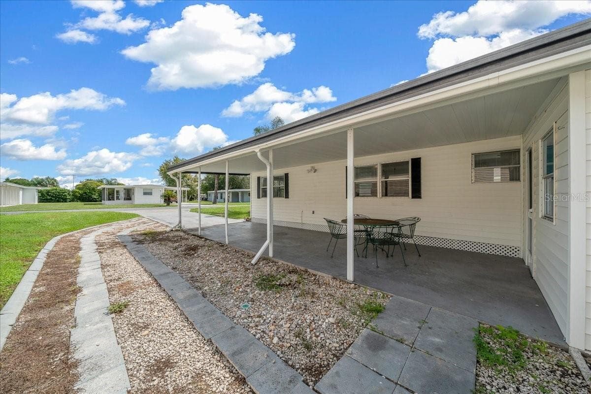 Side View - 1314 TEAKWOOD LN, LADY LAKE