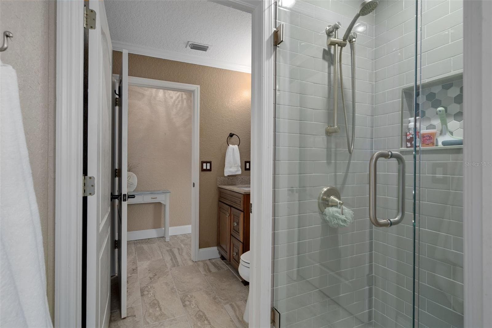 shared shower - 5517 TROPIC DR, NEW PORT RICHEY