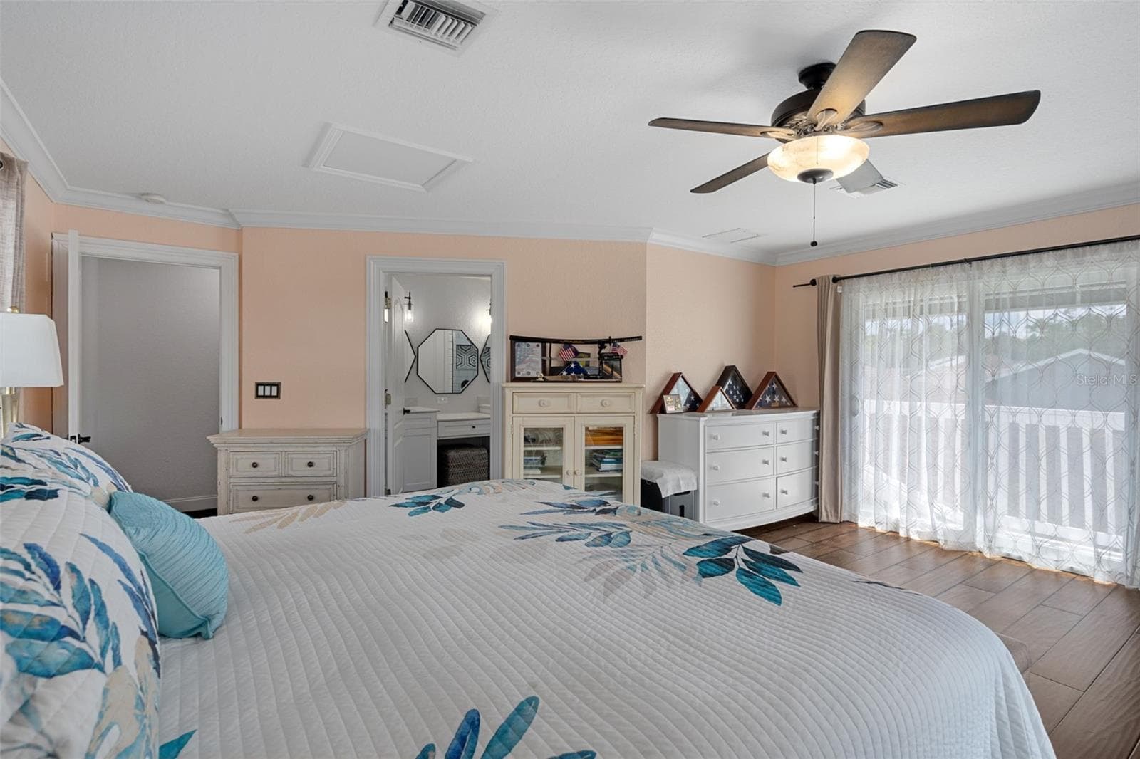 Master suite with RIVER FRONT view - 5517 TROPIC DR, NEW PORT RICHEY
