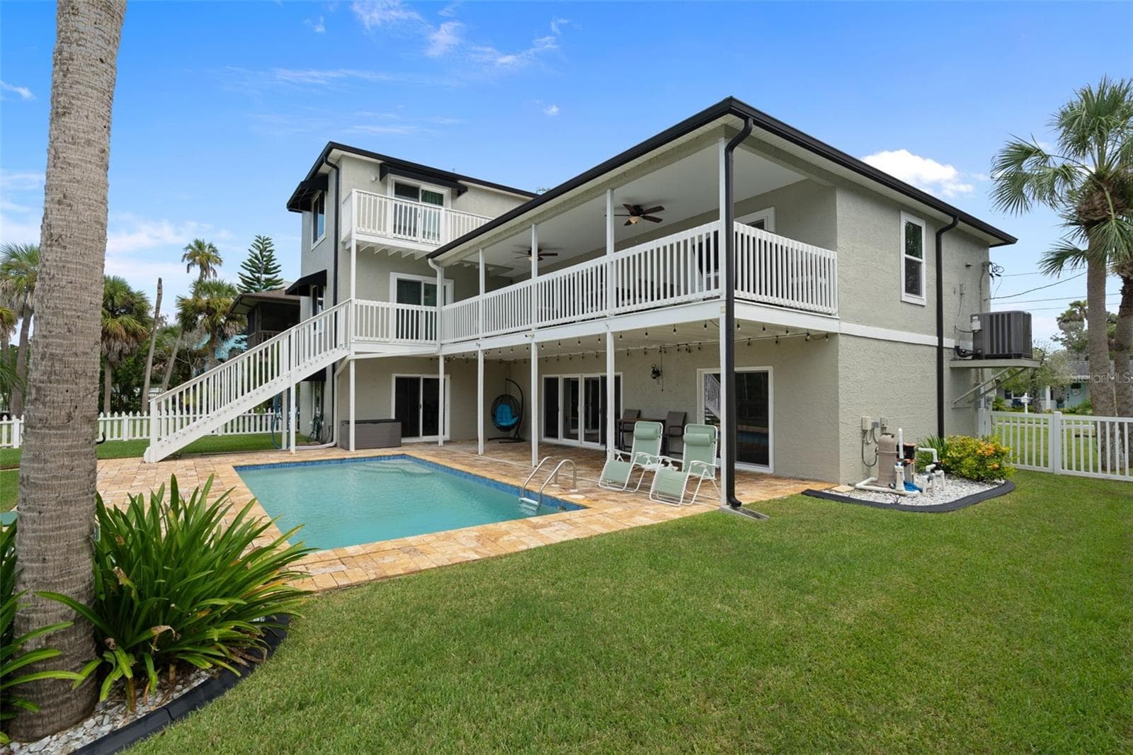 Yard and rear view - 5517 TROPIC DR, NEW PORT RICHEY