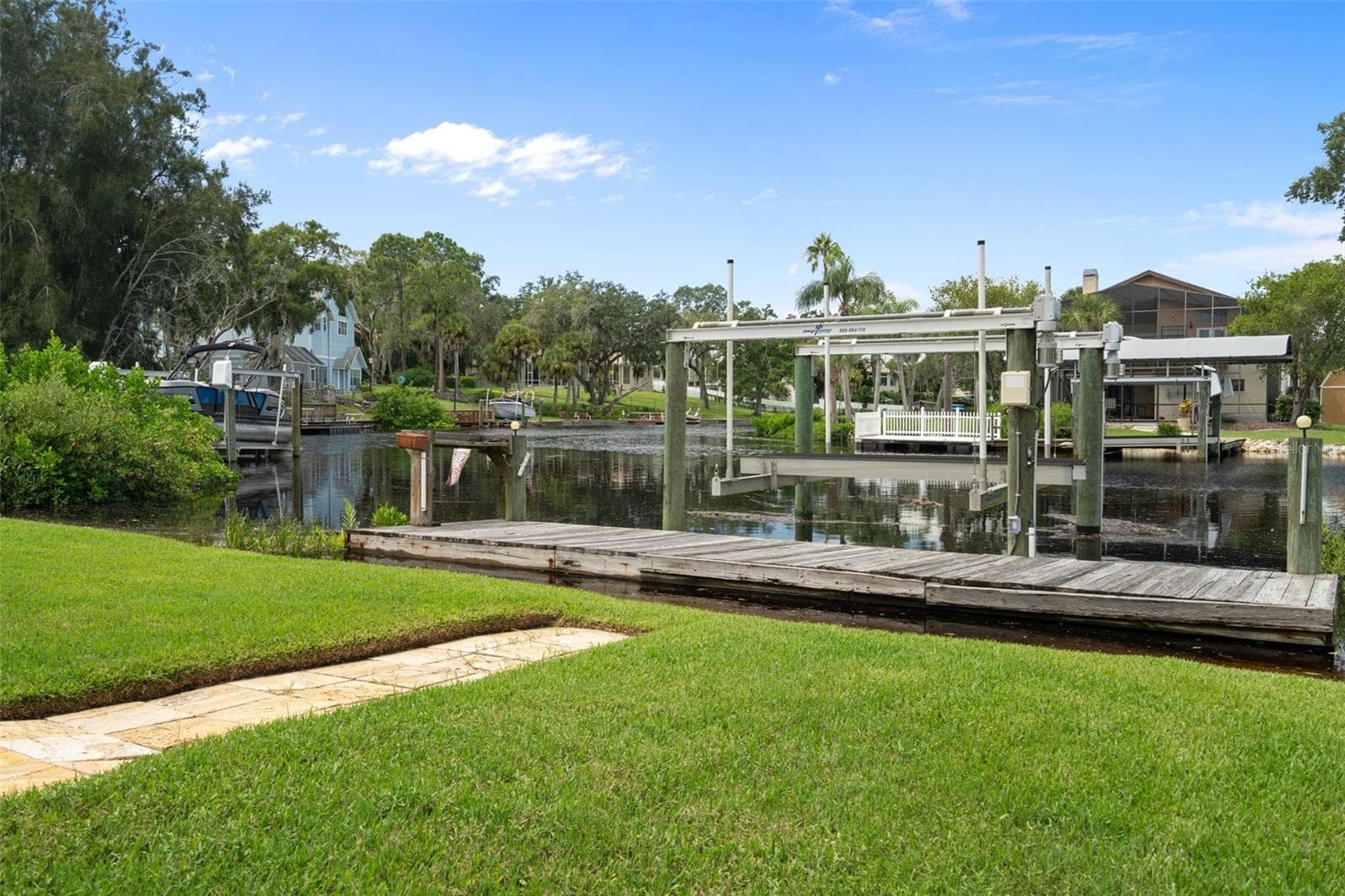 Dock and lift - 5517 TROPIC DR, NEW PORT RICHEY
