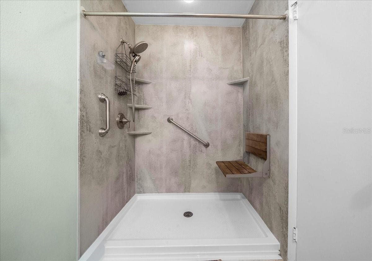 Primary Walk-in Shower - 14993 SW 38TH CIR, OCALA