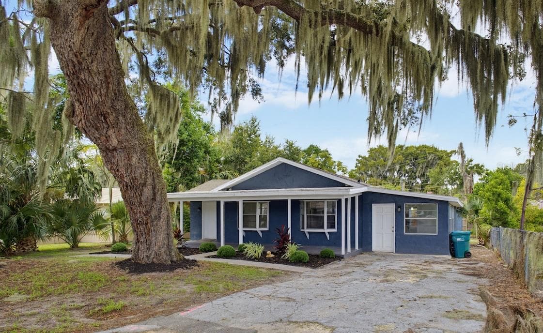 33 W HERRICK DR