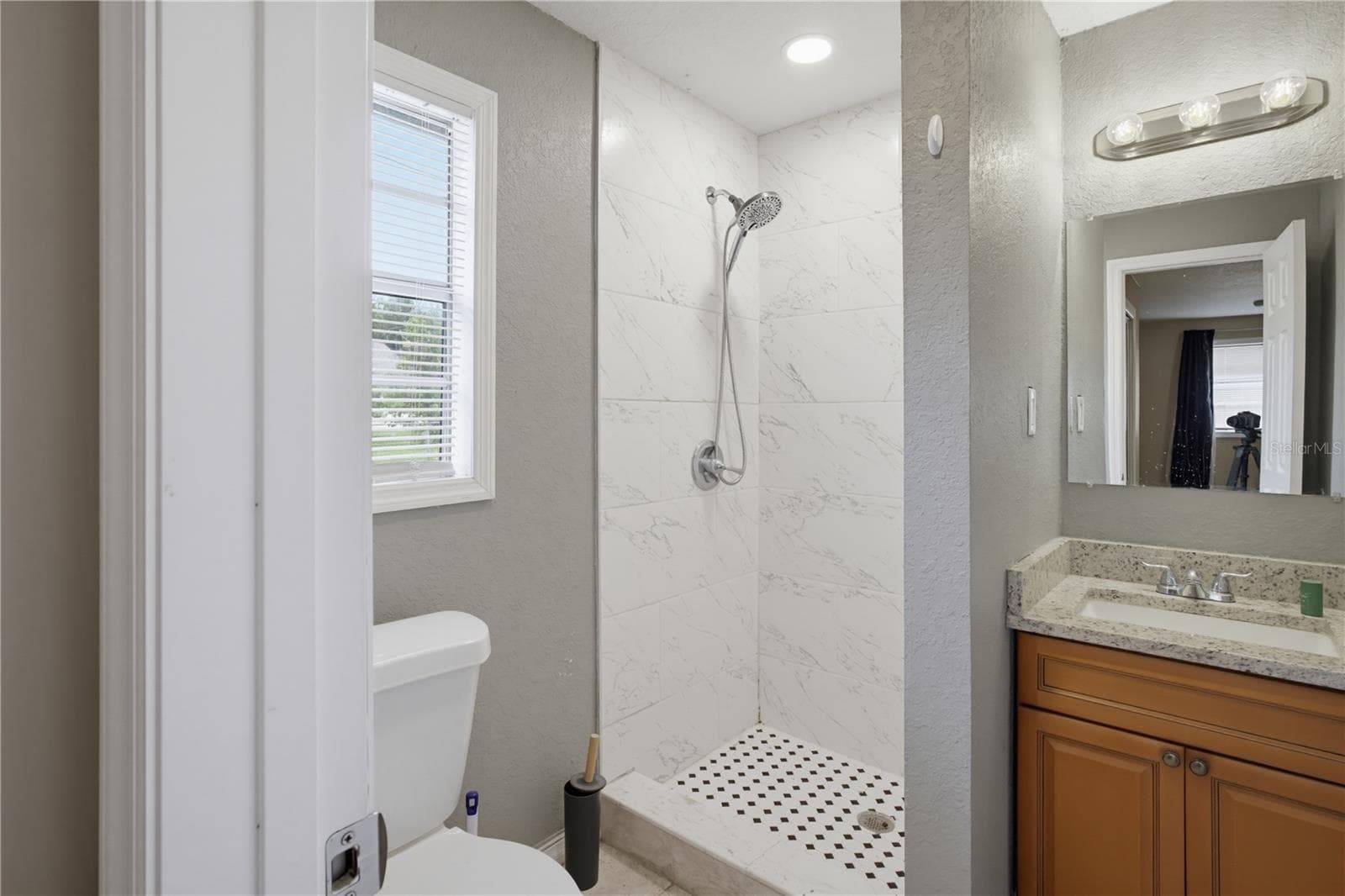 Single Family Residence at 33 W HERRICK DR, EUSTIS, photo 15 of 37