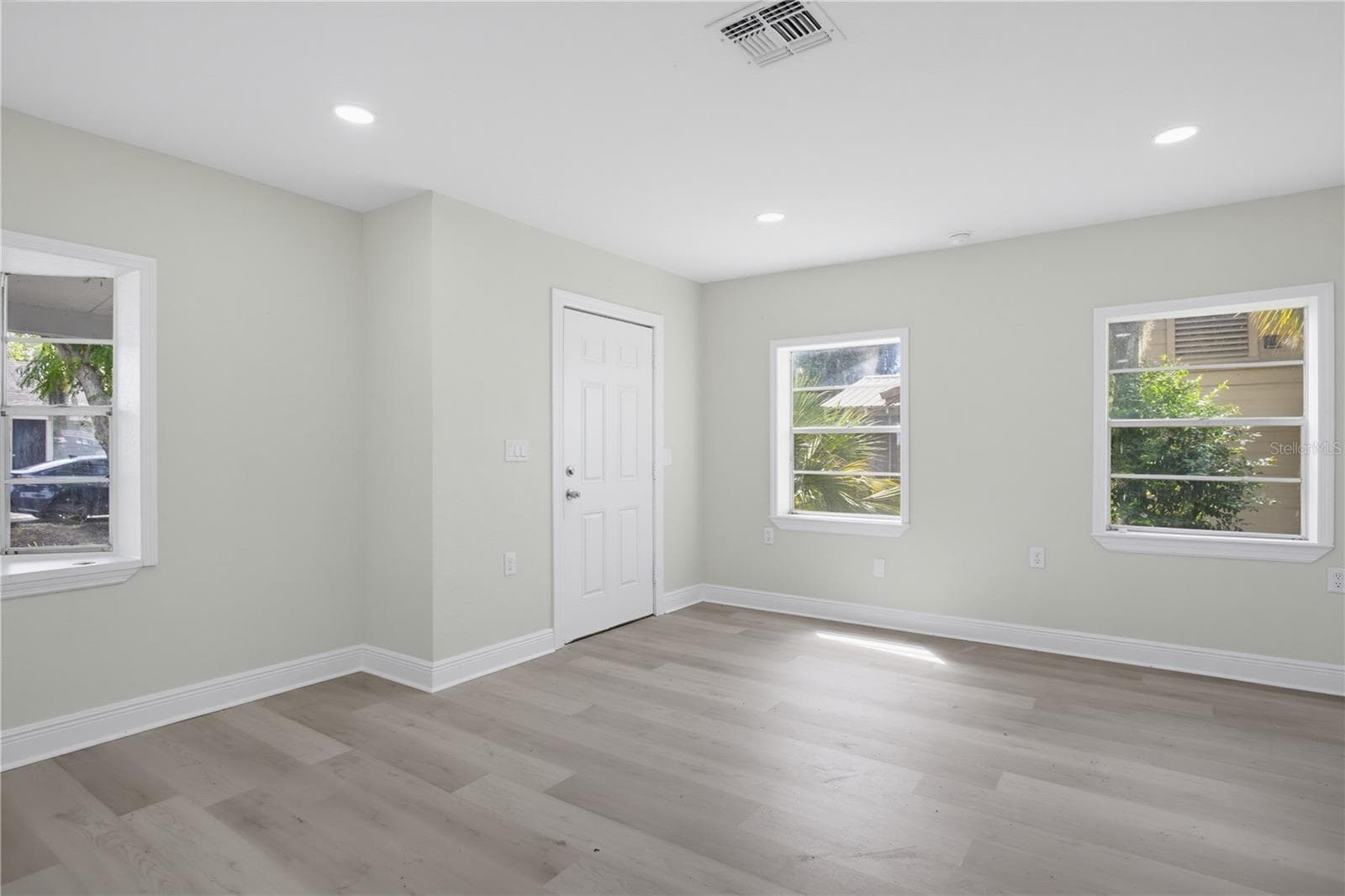 Single Family Residence at 33 W HERRICK DR, EUSTIS, photo 26 of 37