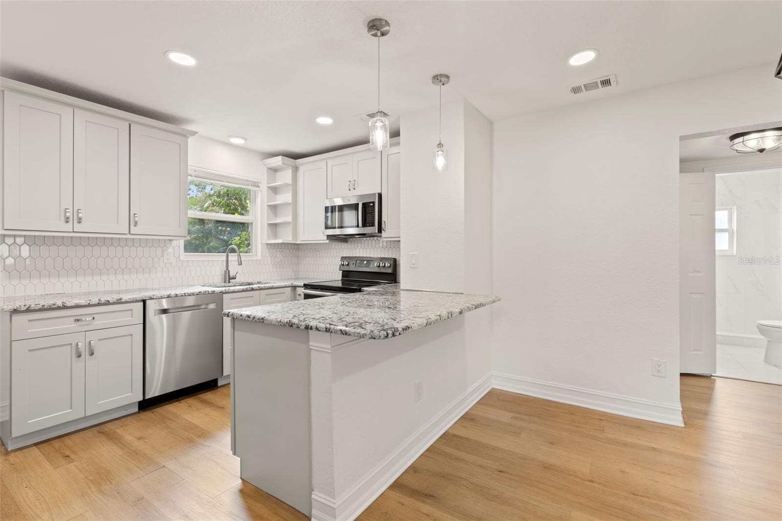 Single Family Residence at 2010 DARTMOUTH AVE N, ST PETERSBURG, photo 14 of 38