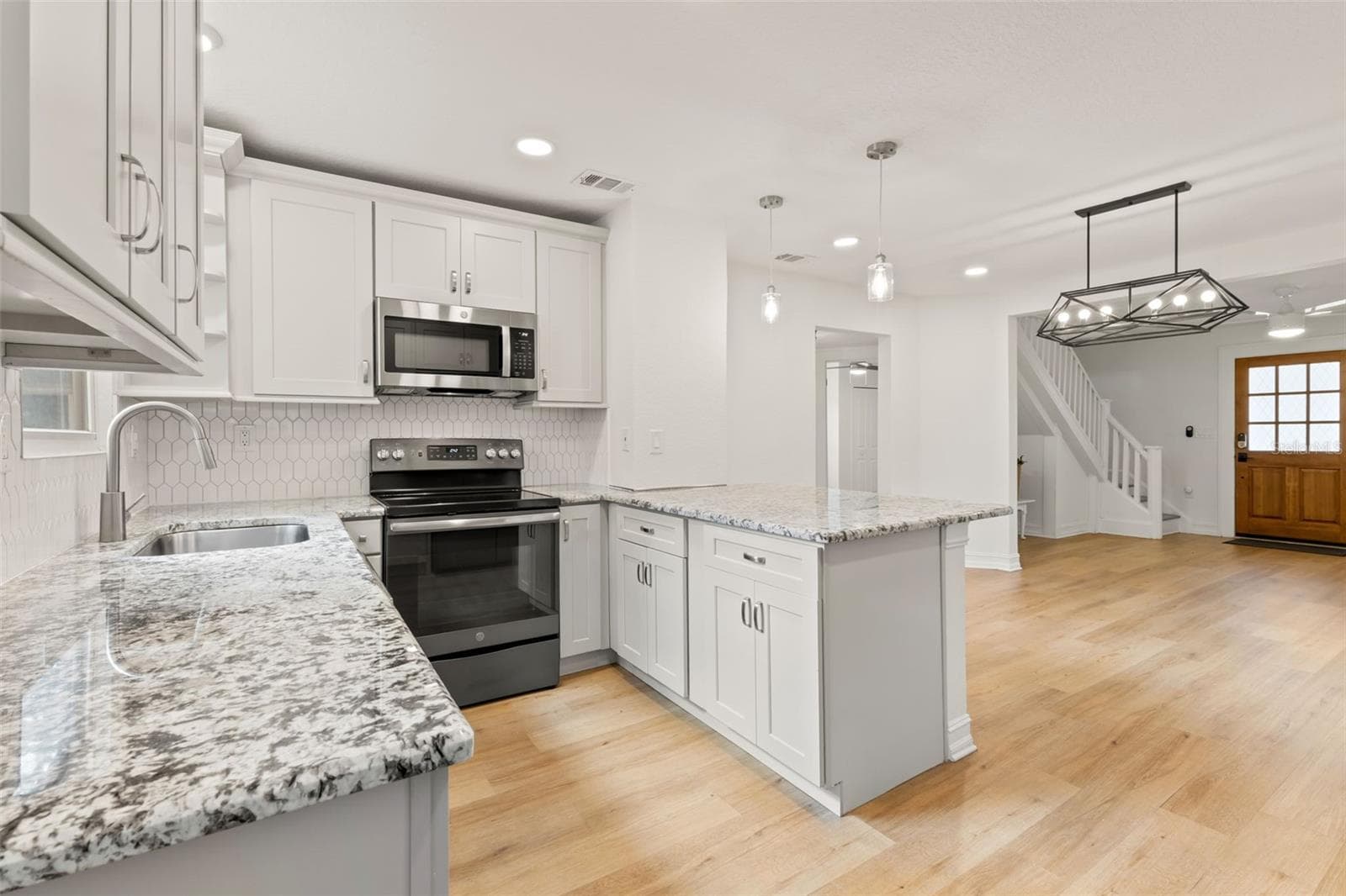 Single Family Residence at 2010 DARTMOUTH AVE N, ST PETERSBURG, photo 16 of 38