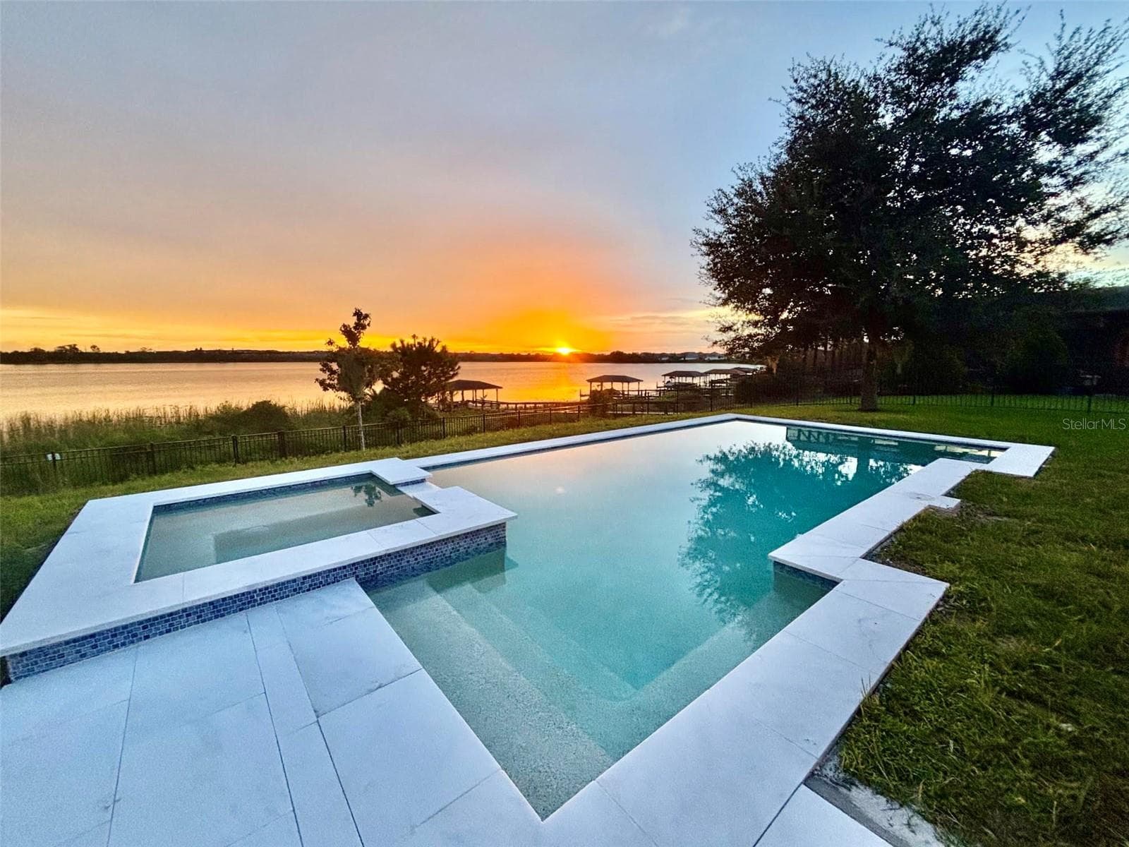 14048 LARKSPUR LAKE DR