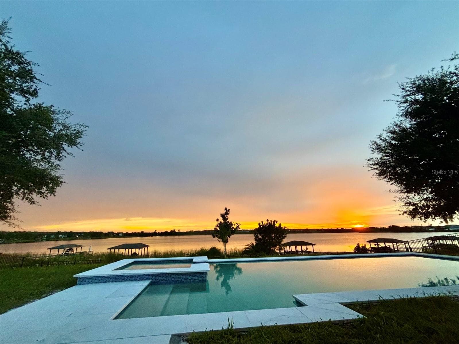 14048 Larkspur Lake Dr - Enjoy beautiful sunsets overlooking the lake from the comfort of your home. - 14048 LARKSPUR LAKE DR, WINTER GARDEN
