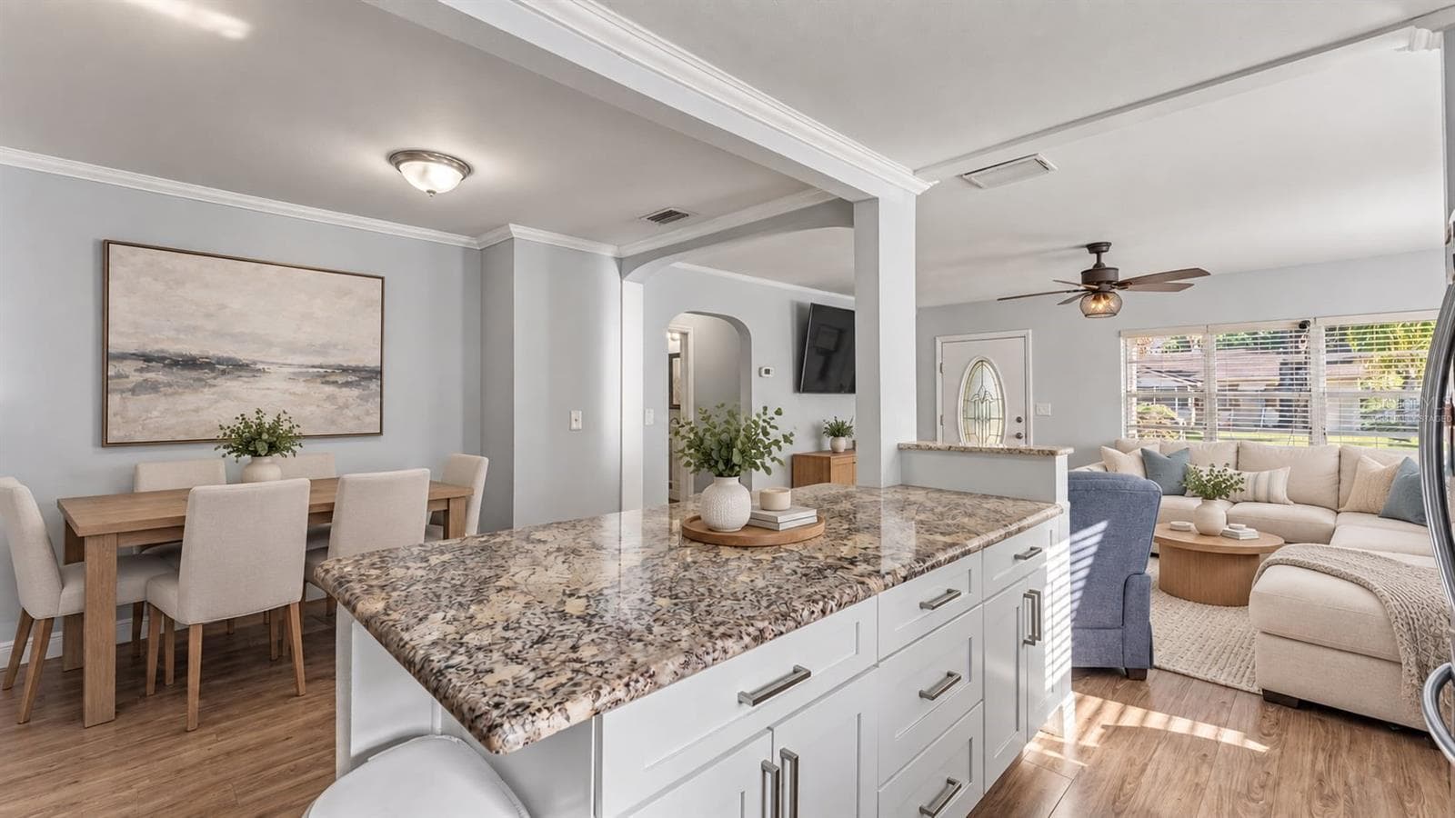*Virtually staged* - 861 E LOWELL ST, LAKELAND