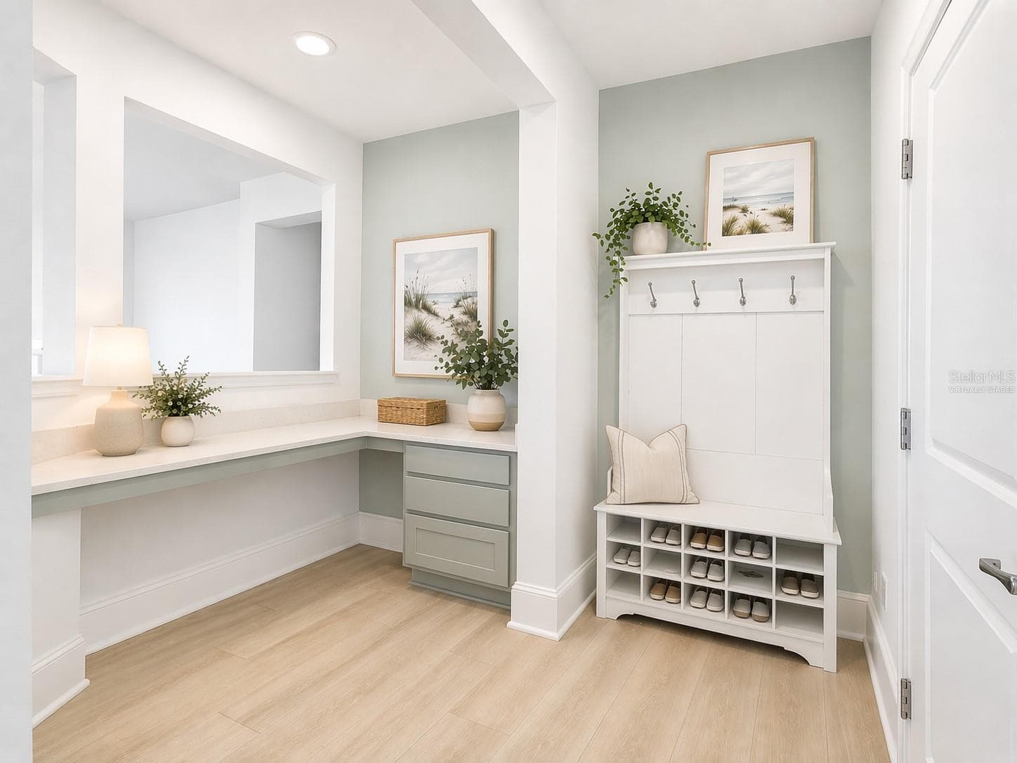 14048 Larkspur Lake Dr - Virtually staged. Versatile drop zone featuring a built-in workspace for everyday organization. - 14048 LARKSPUR LAKE DR, WINTER GARDEN