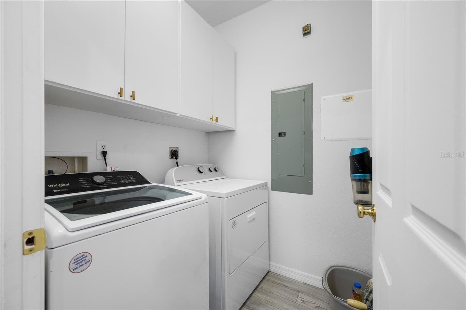 Laundry room off the kitchen - 642 WELLS CT #402, CLEARWATER