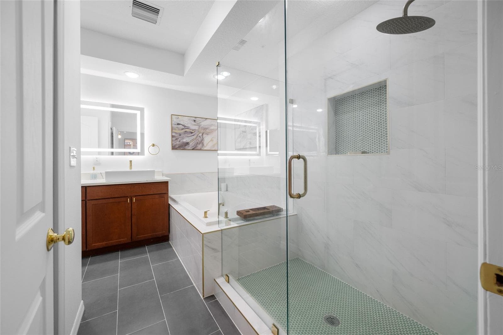 Master bathroom - custom shower, garden tub - 642 WELLS CT #402, CLEARWATER