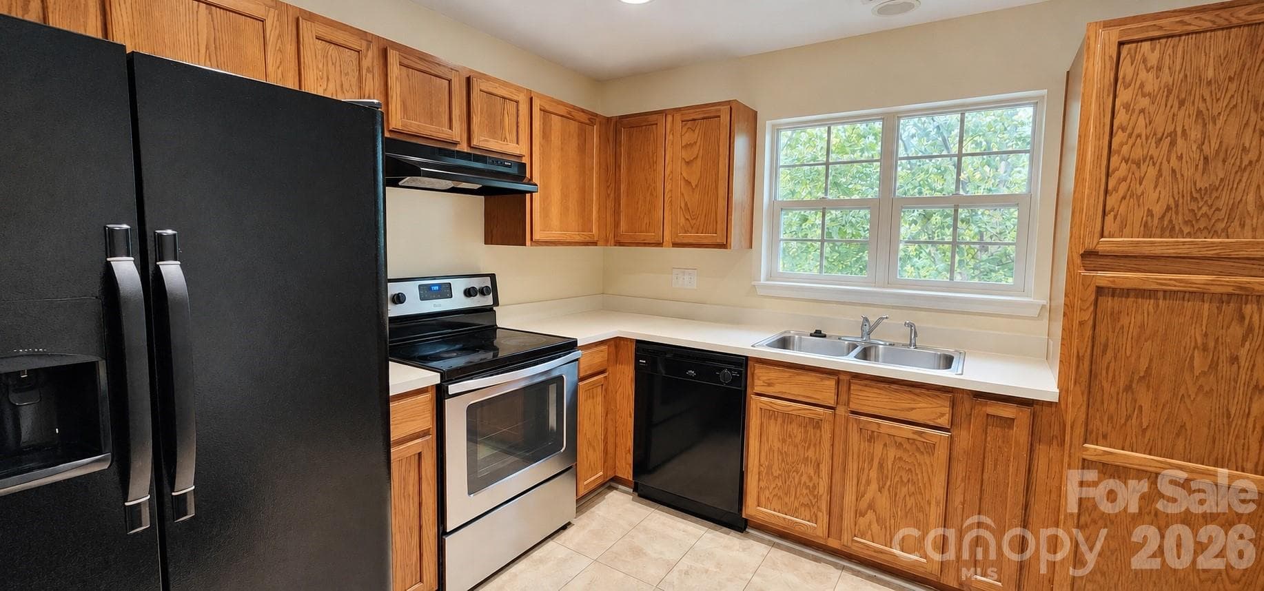 Kitchen w/ appliances - 6552 Quarterbridge Lane, Charlotte
