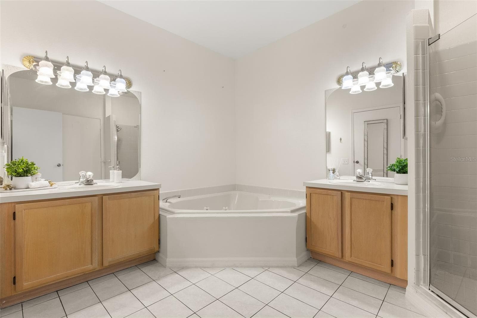 Oversized En-Suite - 3024 COTTAGE GROVE CT #1910, ORLANDO