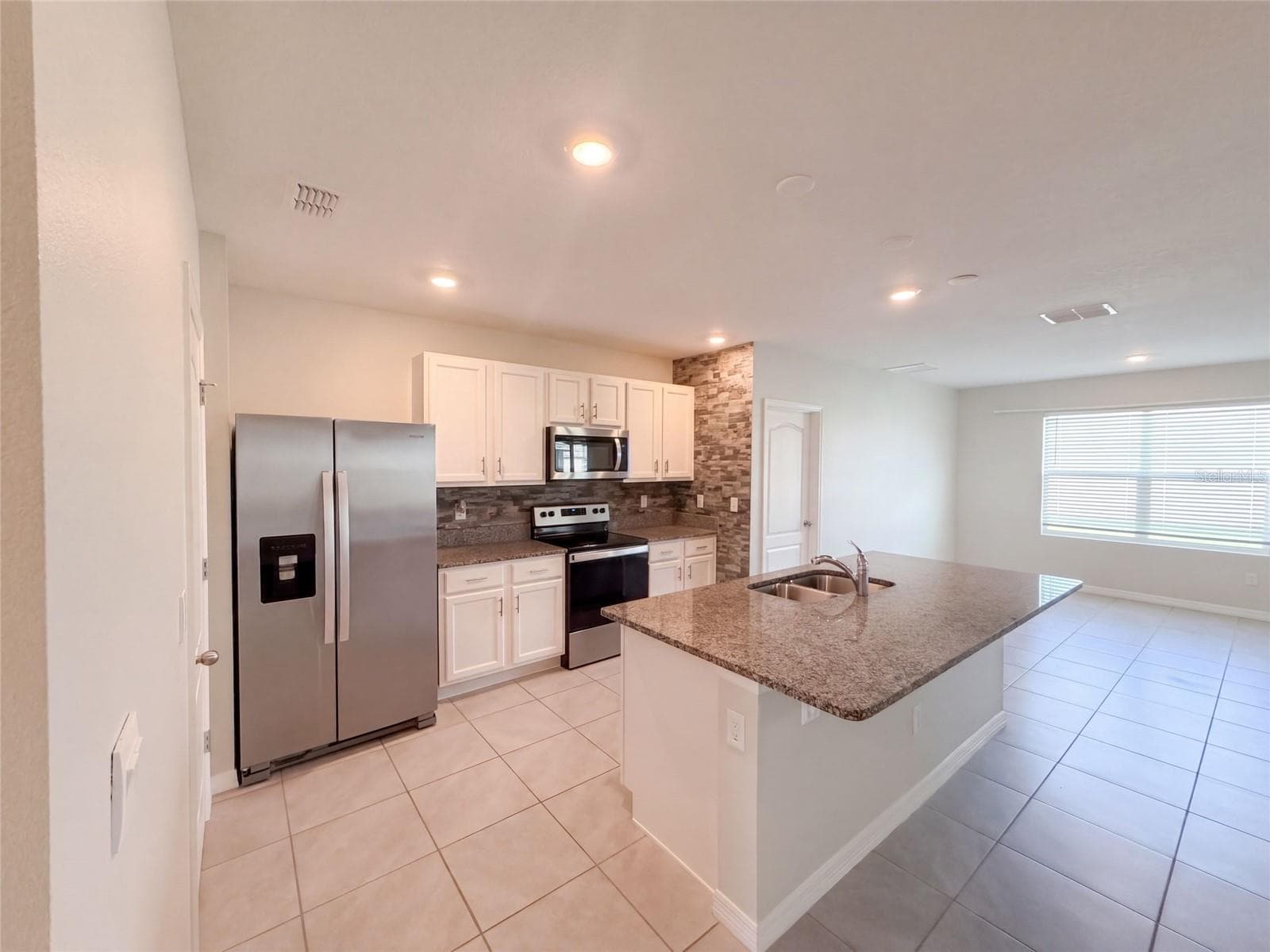 Single Family Residence at 2112 ELIO RIDGE DR, ZELLWOOD, photo 2 of 24