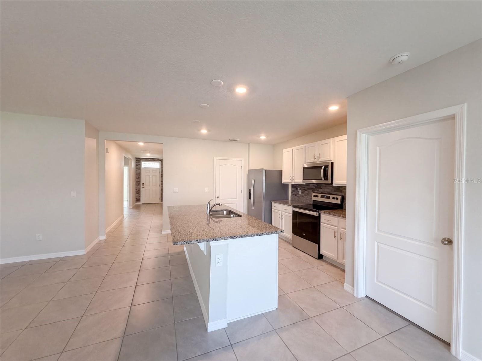 Single Family Residence at 2112 ELIO RIDGE DR, ZELLWOOD, photo 6 of 24