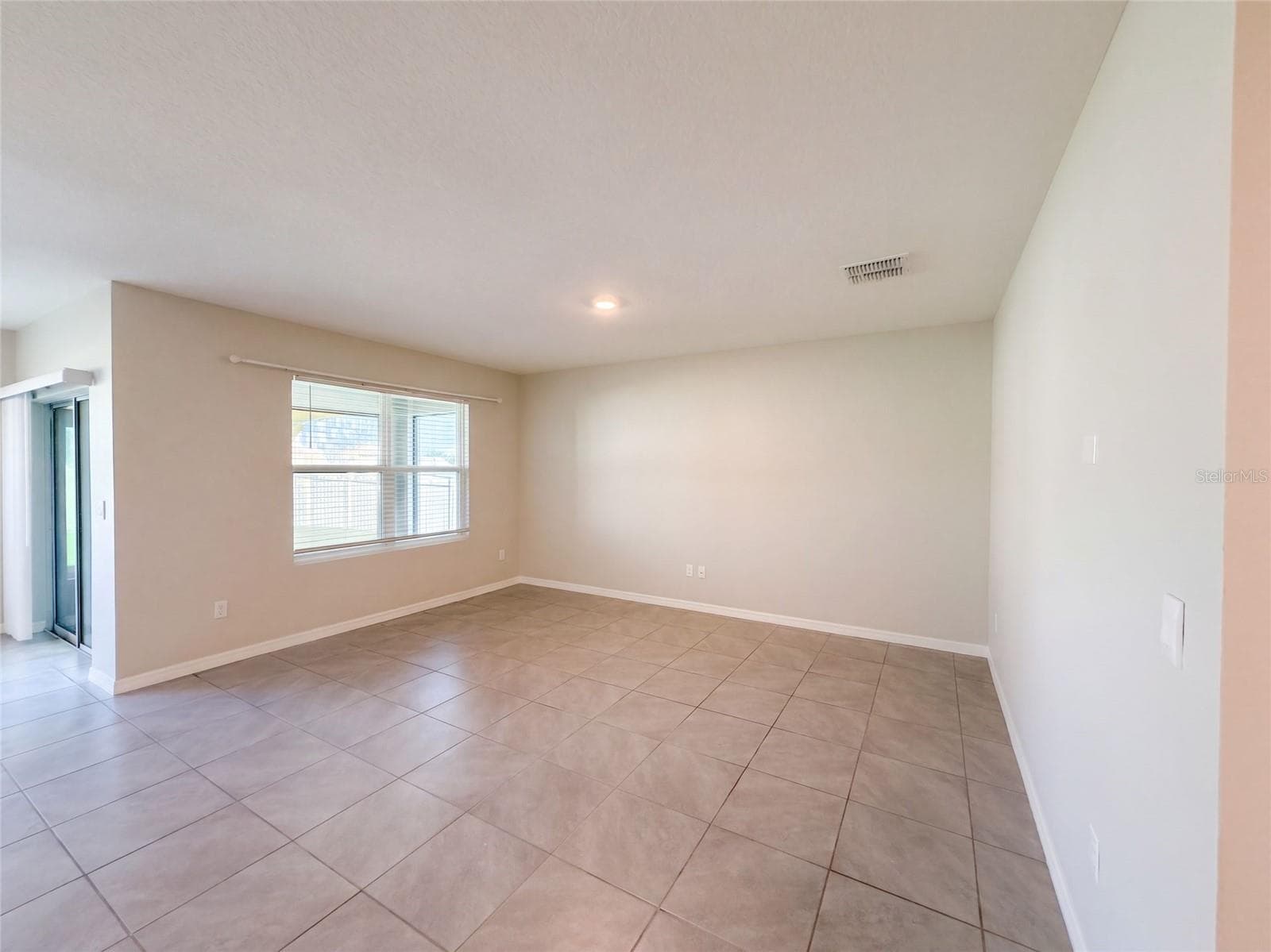 Single Family Residence at 2112 ELIO RIDGE DR, ZELLWOOD, photo 9 of 24