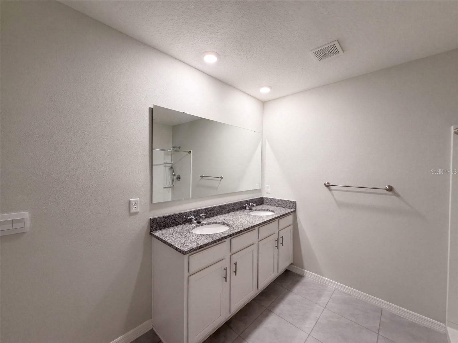 Single Family Residence at 2112 ELIO RIDGE DR, ZELLWOOD, photo 12 of 24