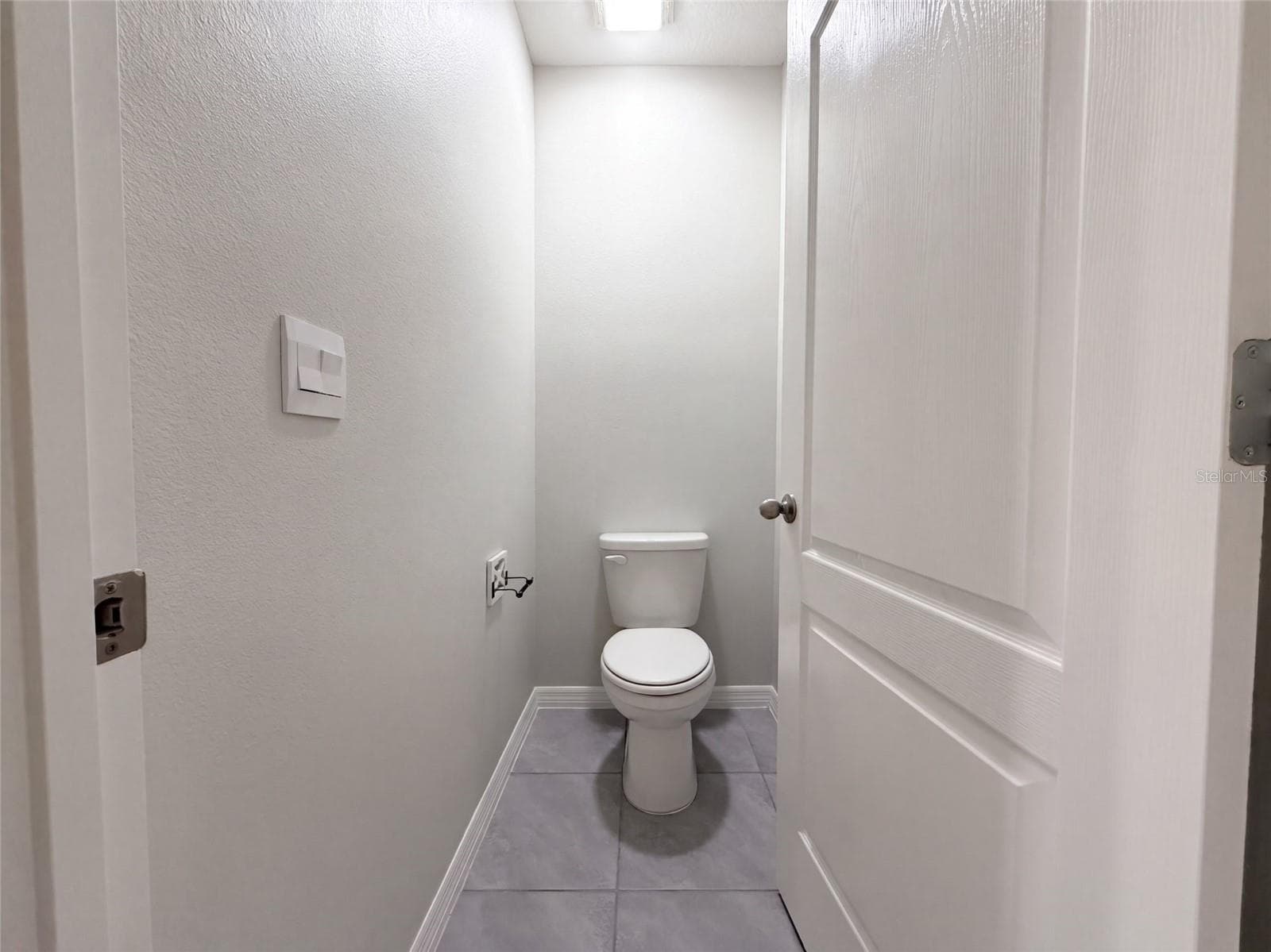 Single Family Residence at 2112 ELIO RIDGE DR, ZELLWOOD, photo 14 of 24