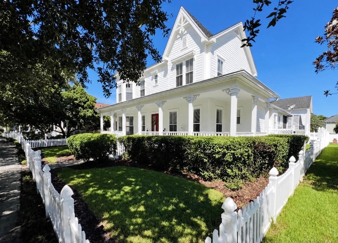 1113 CELEBRATION AVE