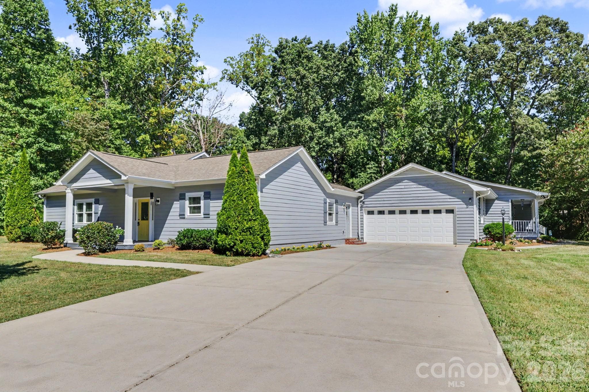 Single Family Residence at 3201 Fairforest Drive, Matthews, photo 19 of 33