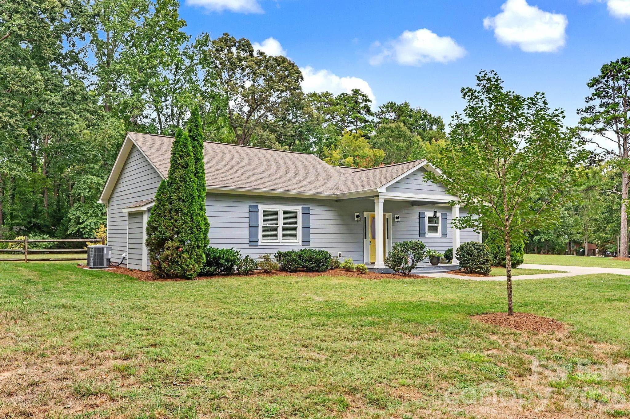 Single Family Residence at 3201 Fairforest Drive, Matthews, photo 20 of 33