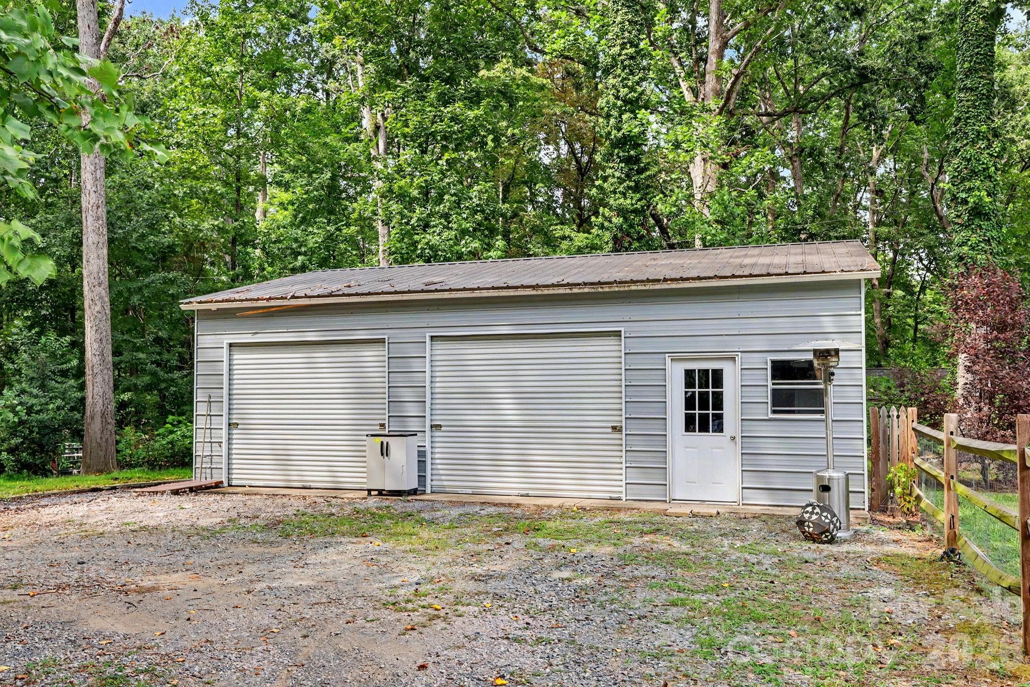 Single Family Residence at 3201 Fairforest Drive, Matthews, photo 27 of 33