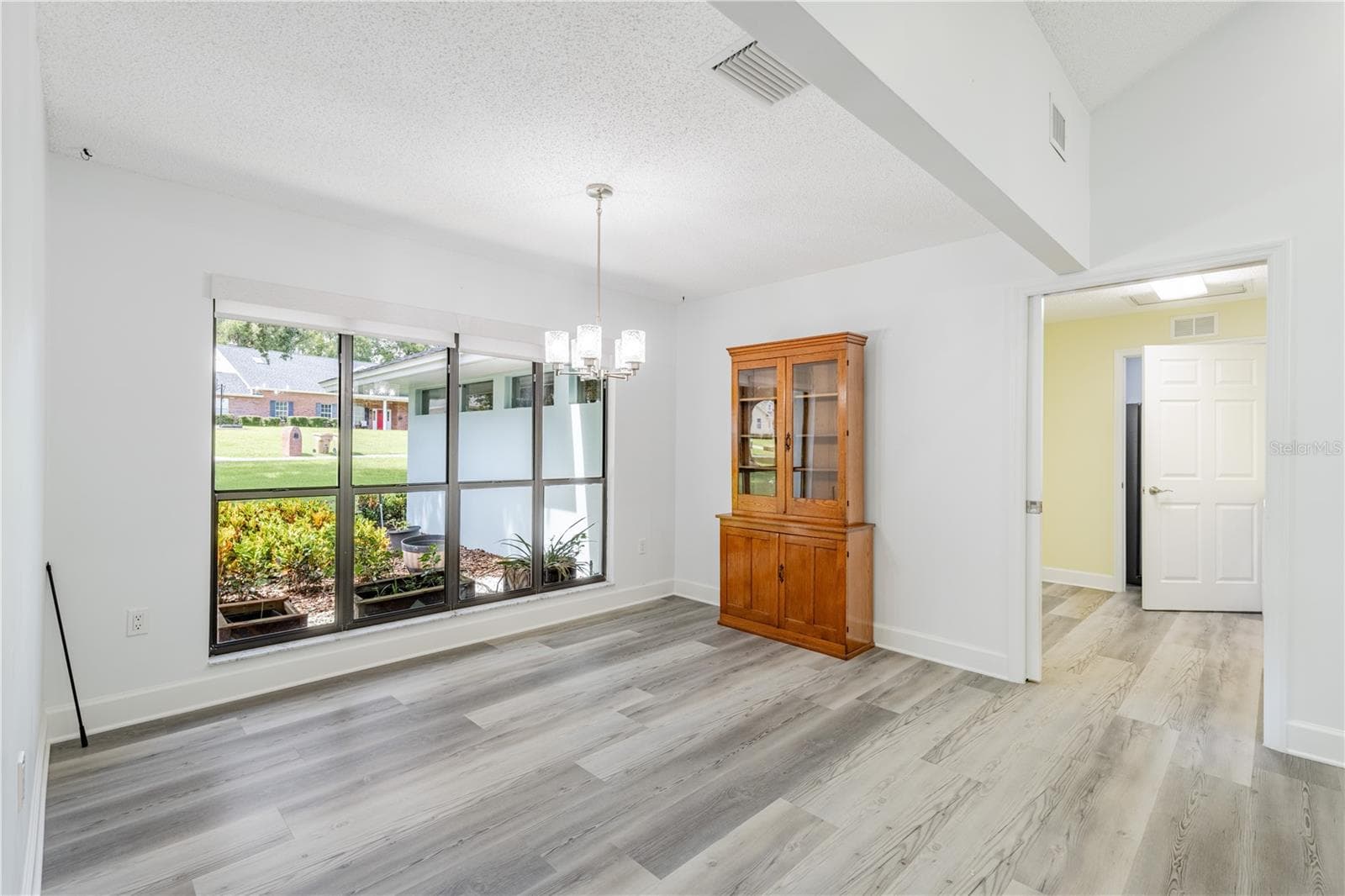 Single Family Residence at 33816 SPRING DR, LEESBURG, photo 19 of 62