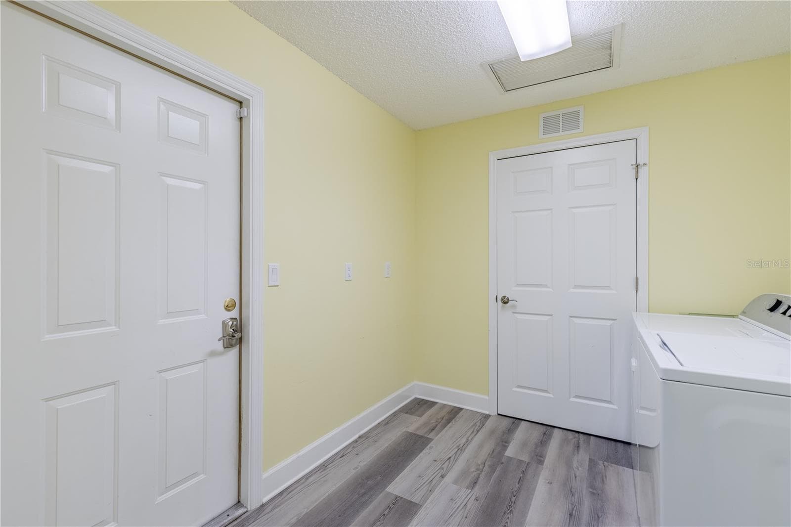 Laundry room leading out to the garage - 33816 SPRING DR, LEESBURG