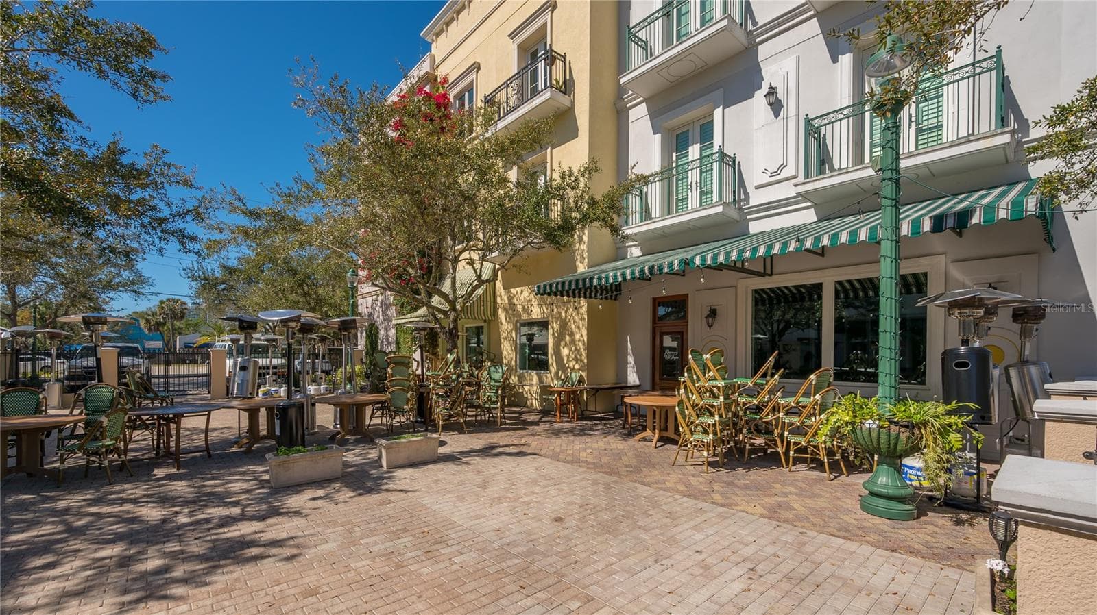 Inviting Outdoor Dining & Gathering Spaces - 1685 6TH ST, SARASOTA
