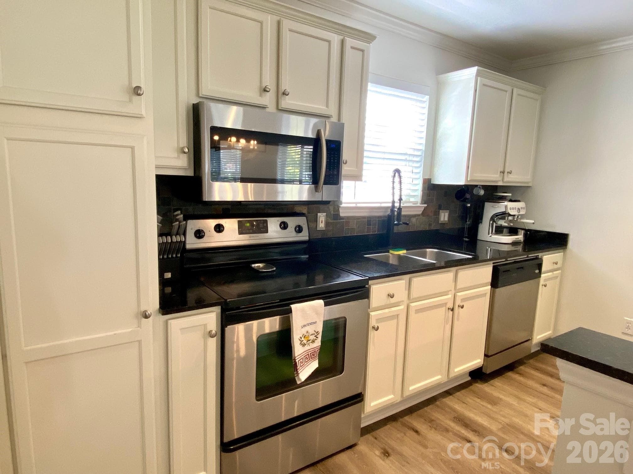 Lovely Kitchen - 417 Olmsted Park Place, Charlotte