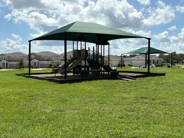 plaground - 918 HEIRLOOM DR, HAINES CITY