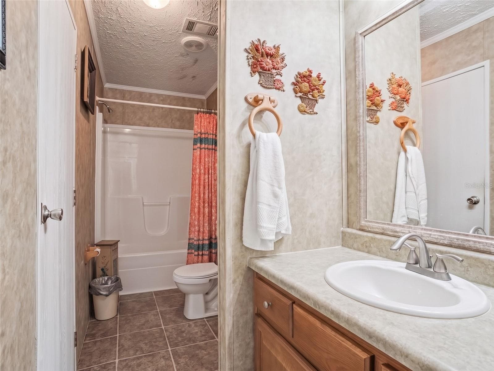 Manufactured Home at 11121 LITHIA PINECREST RD, LITHIA, photo 9 of 18