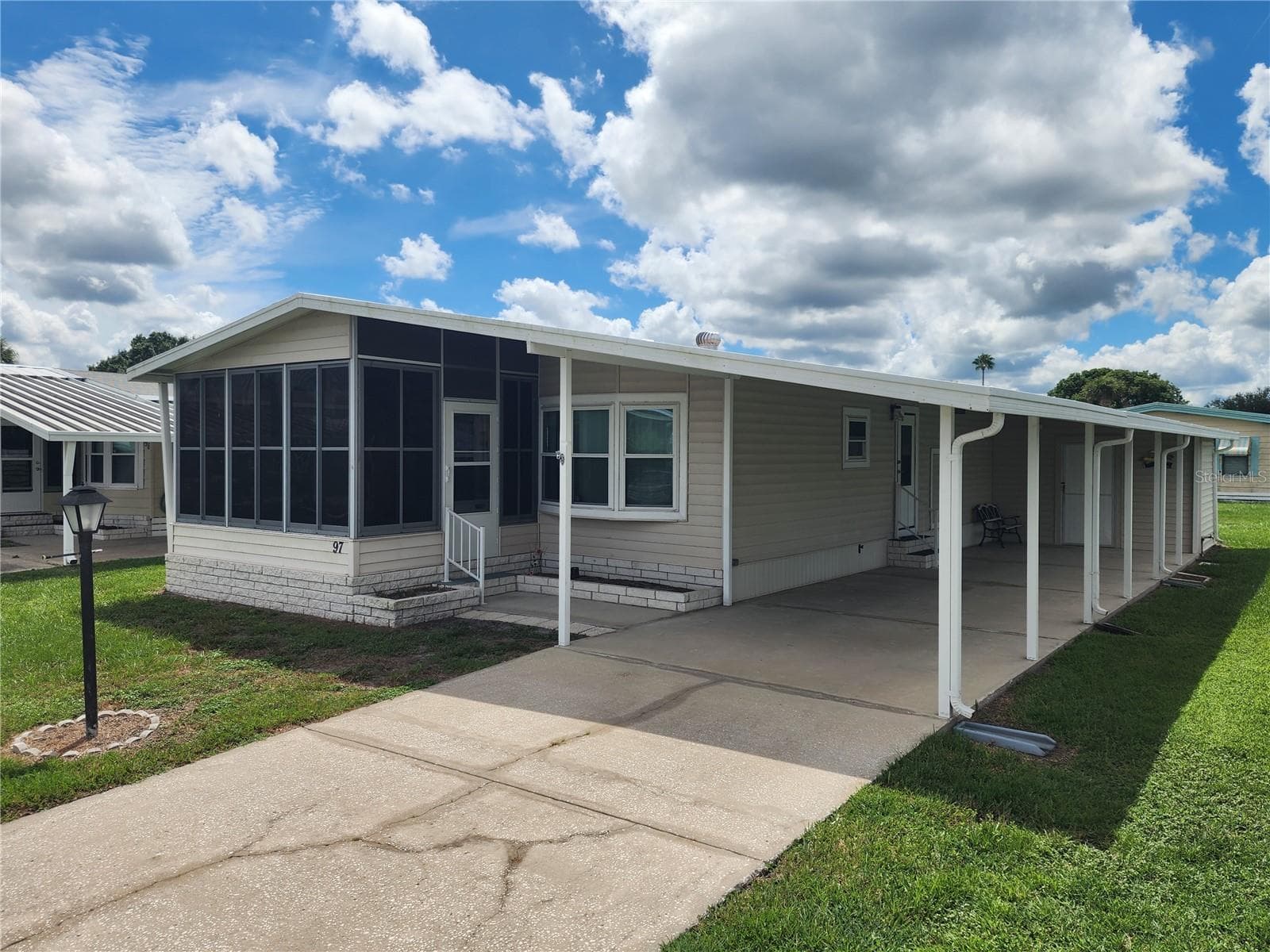 Manufactured Home at 97 PARSON DR, WINTER HAVEN, photo 2 of 34