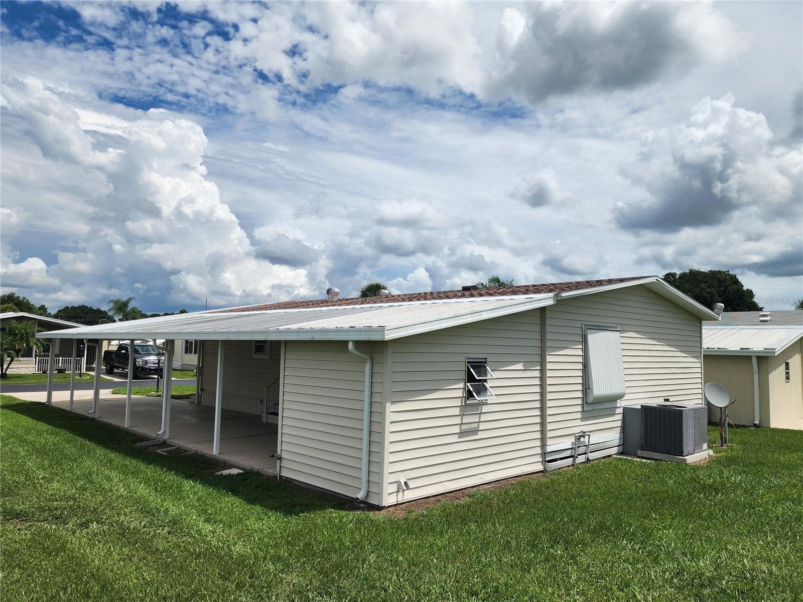 Manufactured Home at 97 PARSON DR, WINTER HAVEN, photo 3 of 34