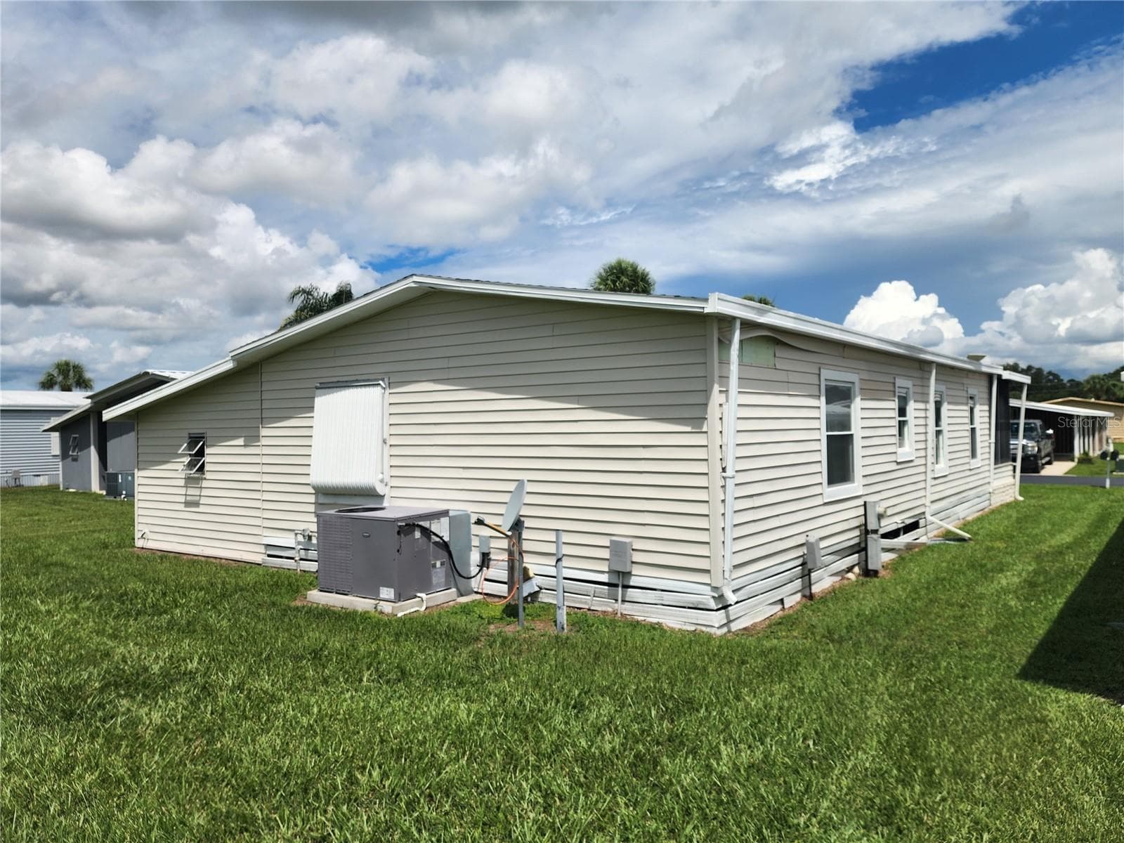 Manufactured Home at 97 PARSON DR, WINTER HAVEN, photo 5 of 34