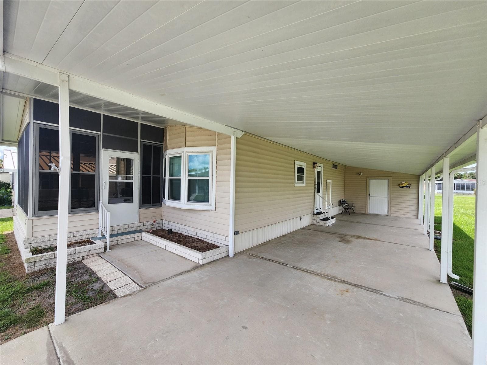 Manufactured Home at 97 PARSON DR, WINTER HAVEN, photo 7 of 34
