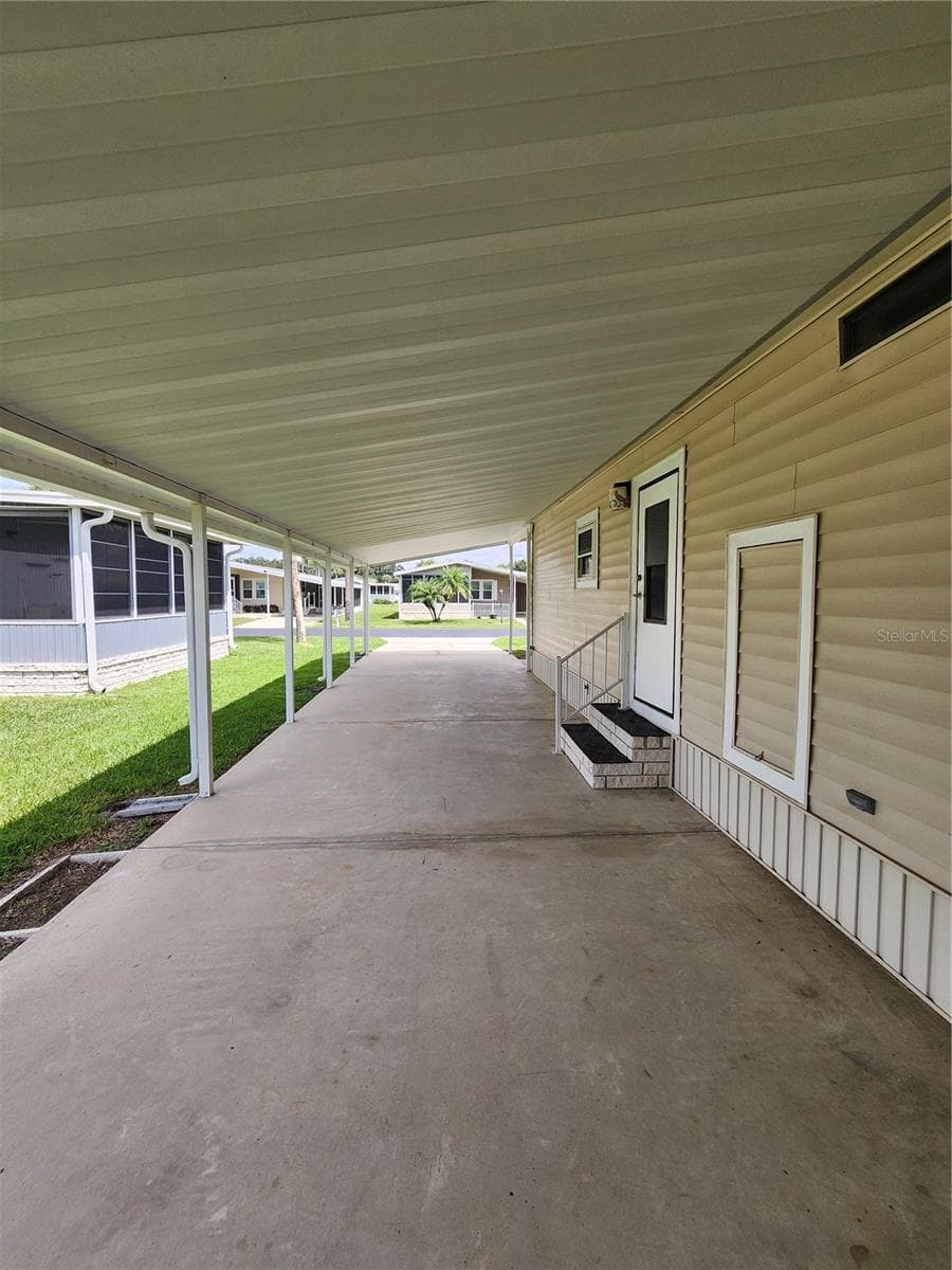 Manufactured Home at 97 PARSON DR, WINTER HAVEN, photo 9 of 34