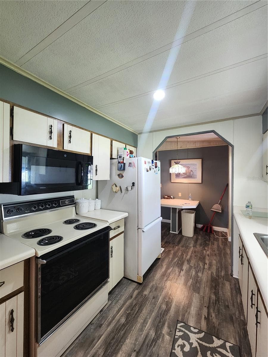 Manufactured Home at 97 PARSON DR, WINTER HAVEN, photo 19 of 34