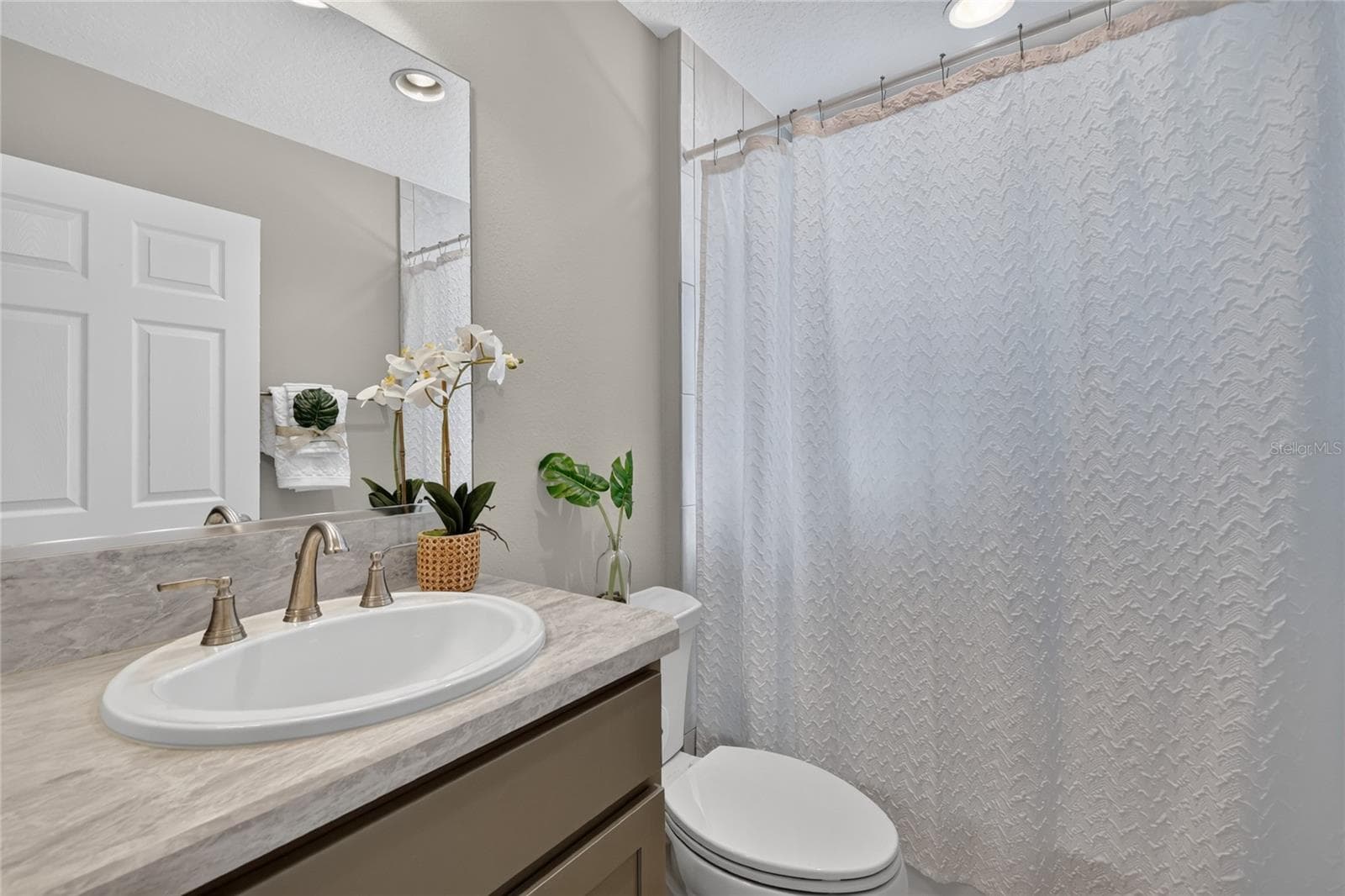 GUEST BATH - 5825 FLINT LOOP, THE VILLAGES