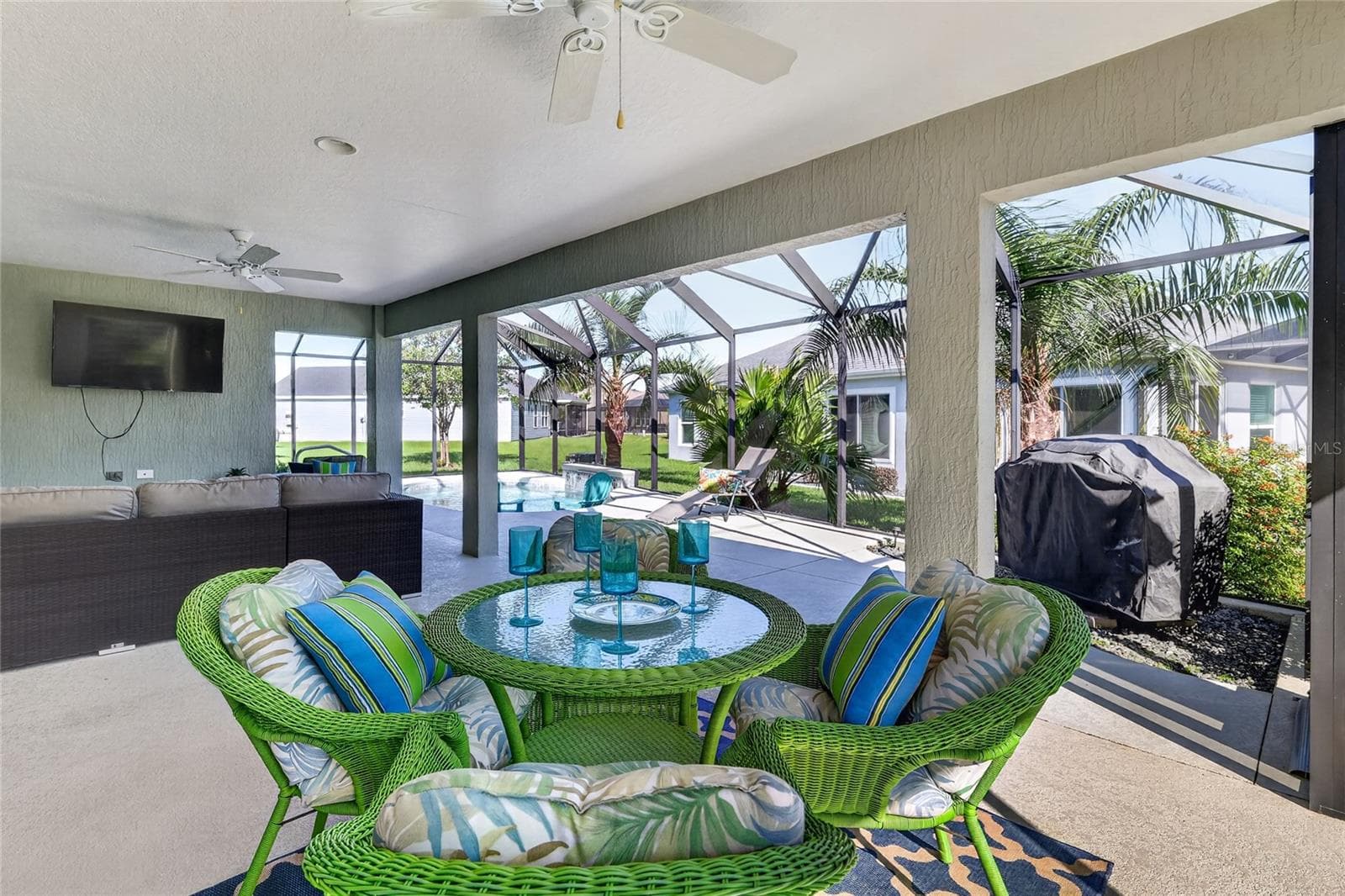 UNDERCOVER LANAI WITH FANS AND TV HOOKUP - 5825 FLINT LOOP, THE VILLAGES