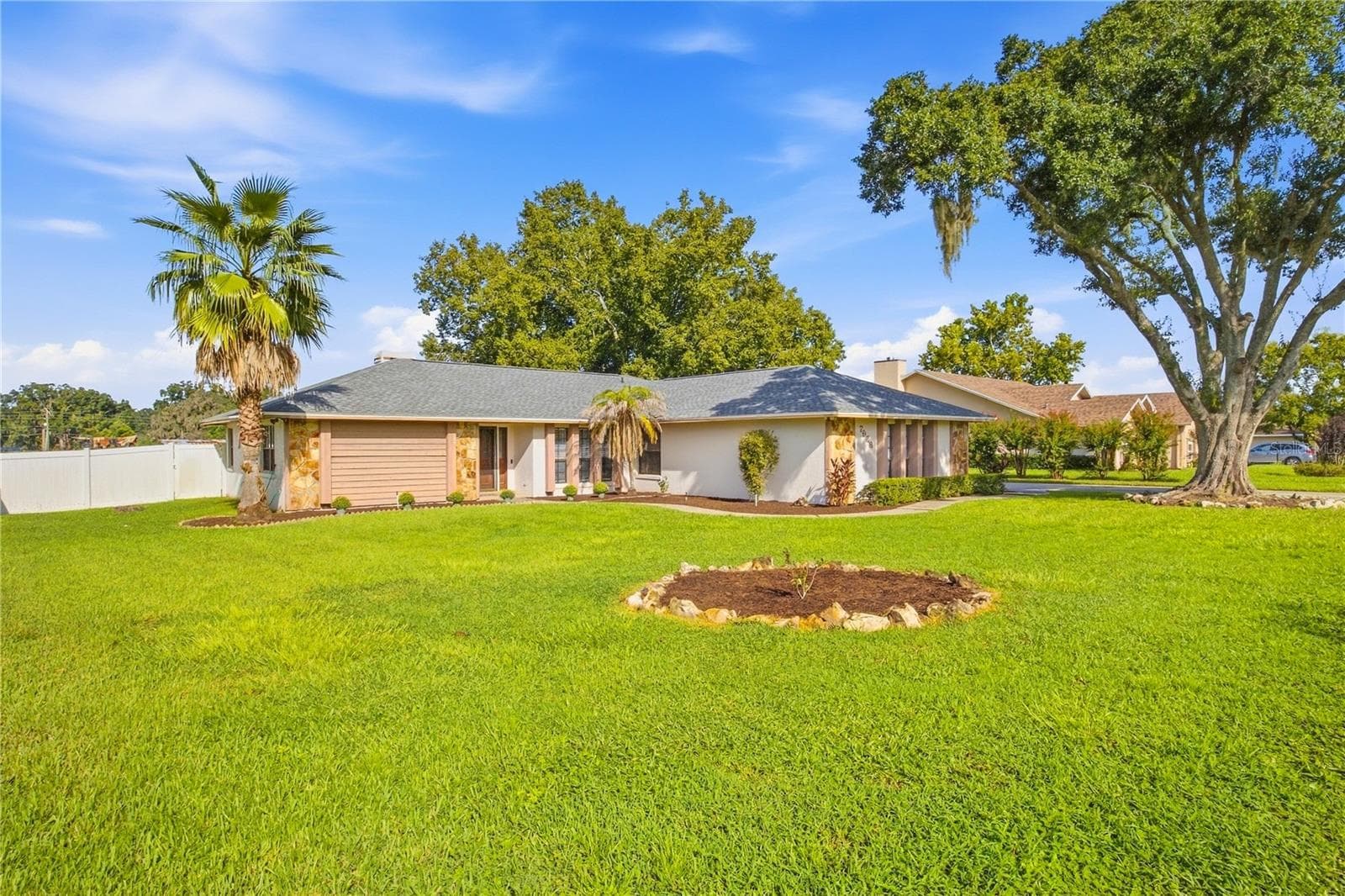 Single Family Residence at 7926 W RIDGE POINTE DR, LAKELAND, photo 2 of 30
