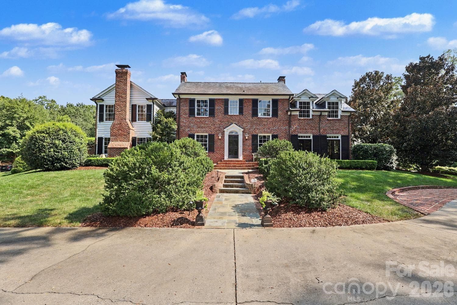 1401 Queens Road W
