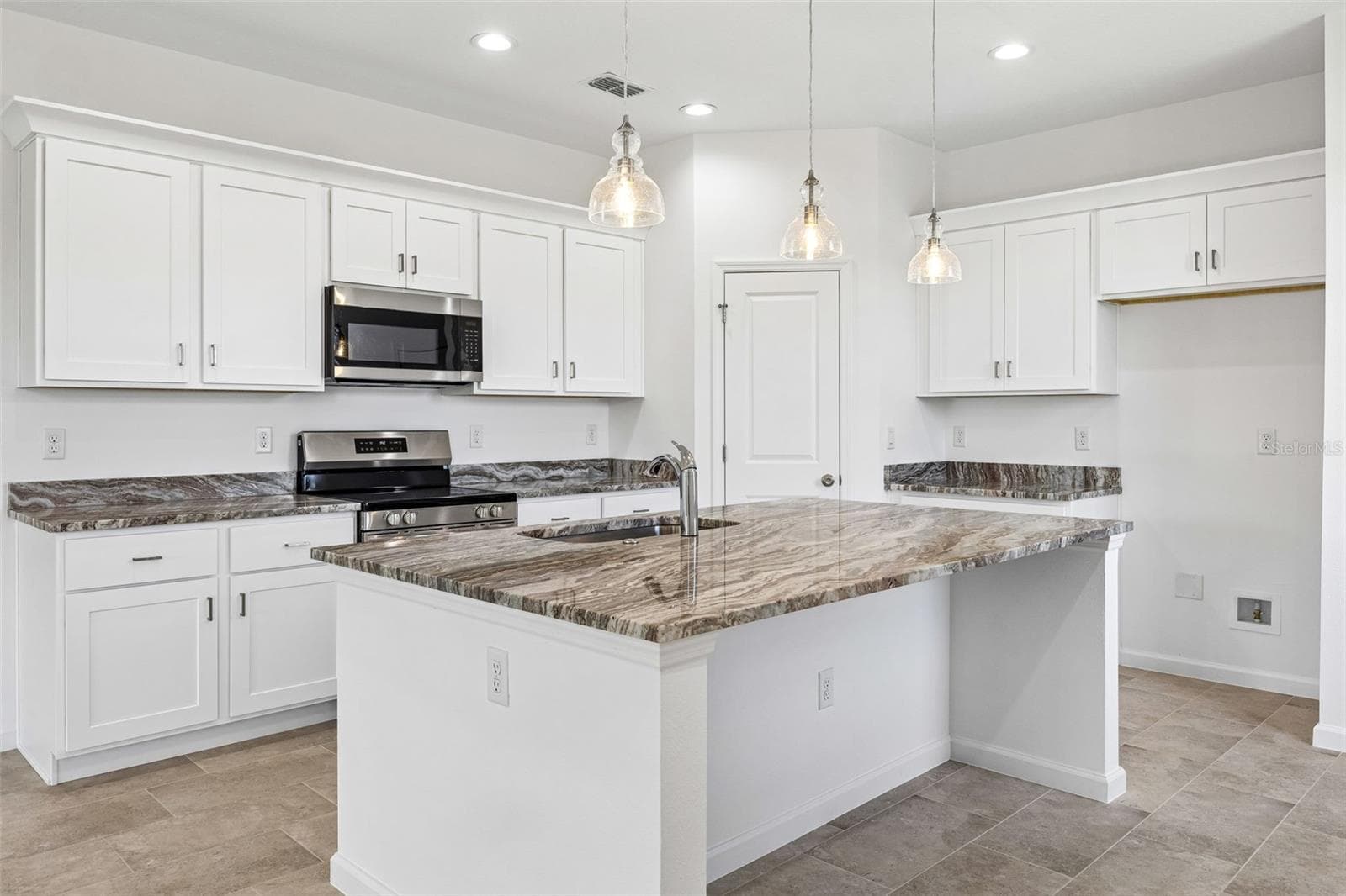 Single Family Residence at 3780 WATERCLIFF CIR, GRAND ISLAND, photo 8 of 20
