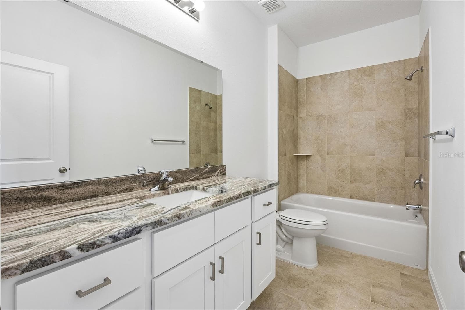 Single Family Residence at 3780 WATERCLIFF CIR, GRAND ISLAND, photo 14 of 20