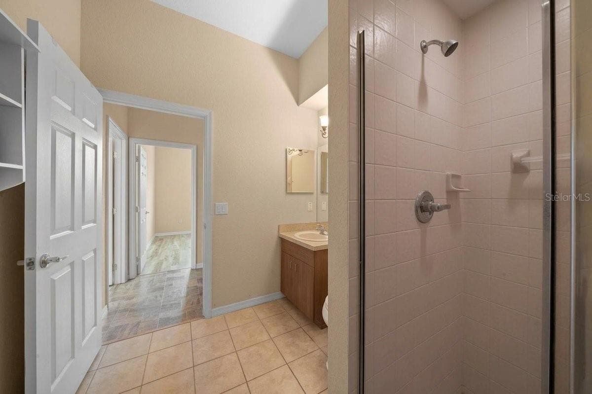 Cabana Bathroom - 6310 SE 96TH ST, BELLEVIEW