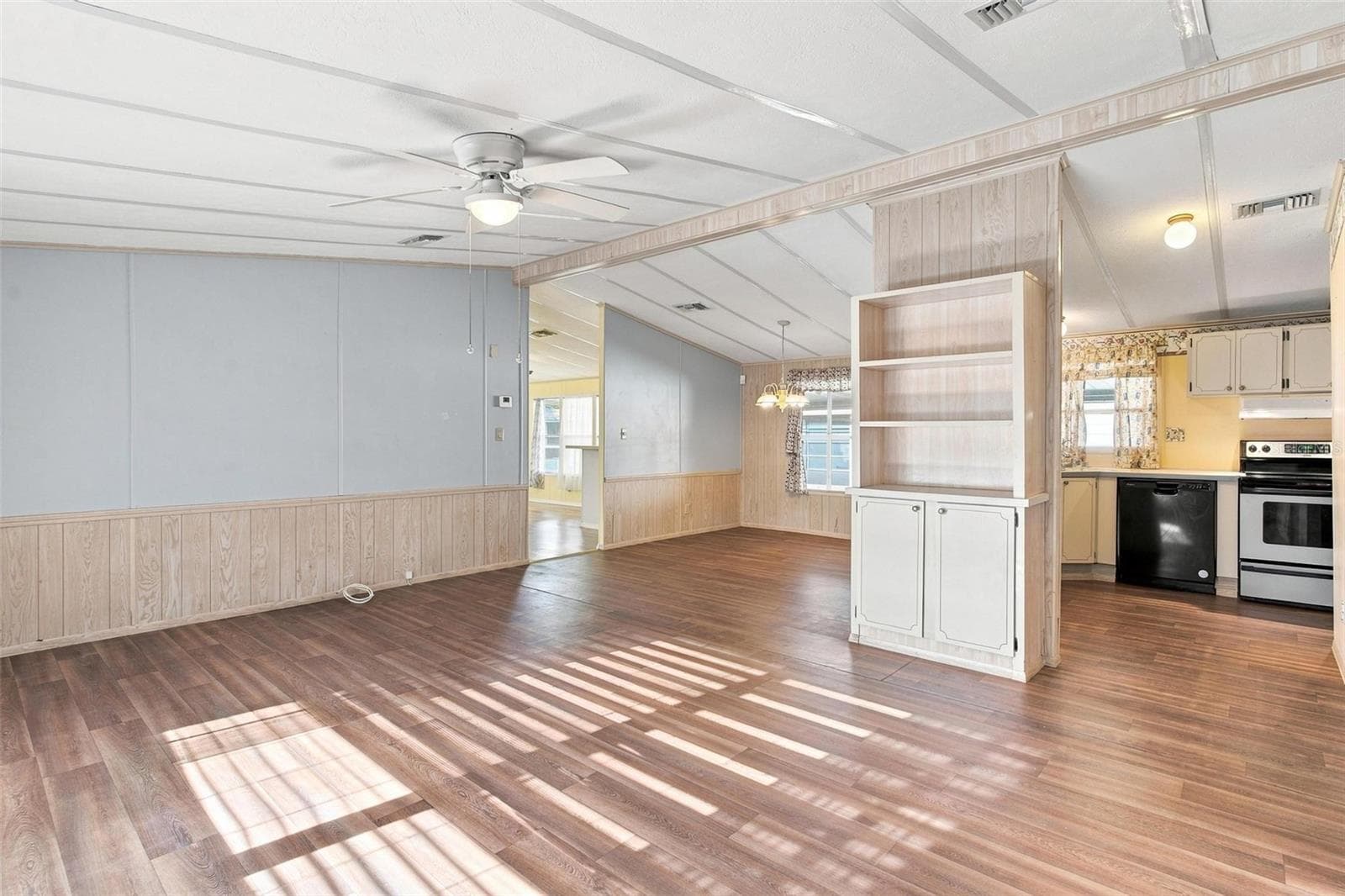 Manufactured Home at 1875 STACEY DR, MOUNT DORA, photo 10 of 39