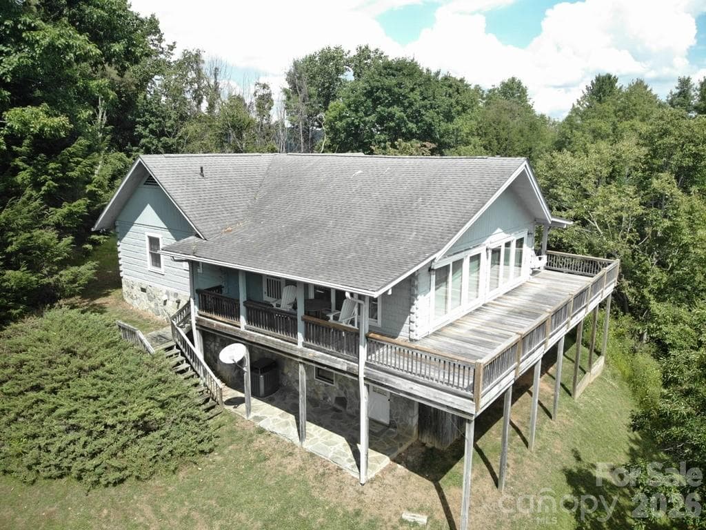 Single Family Residence at 979 Wagon Road, Warrensville, photo 2 of 42